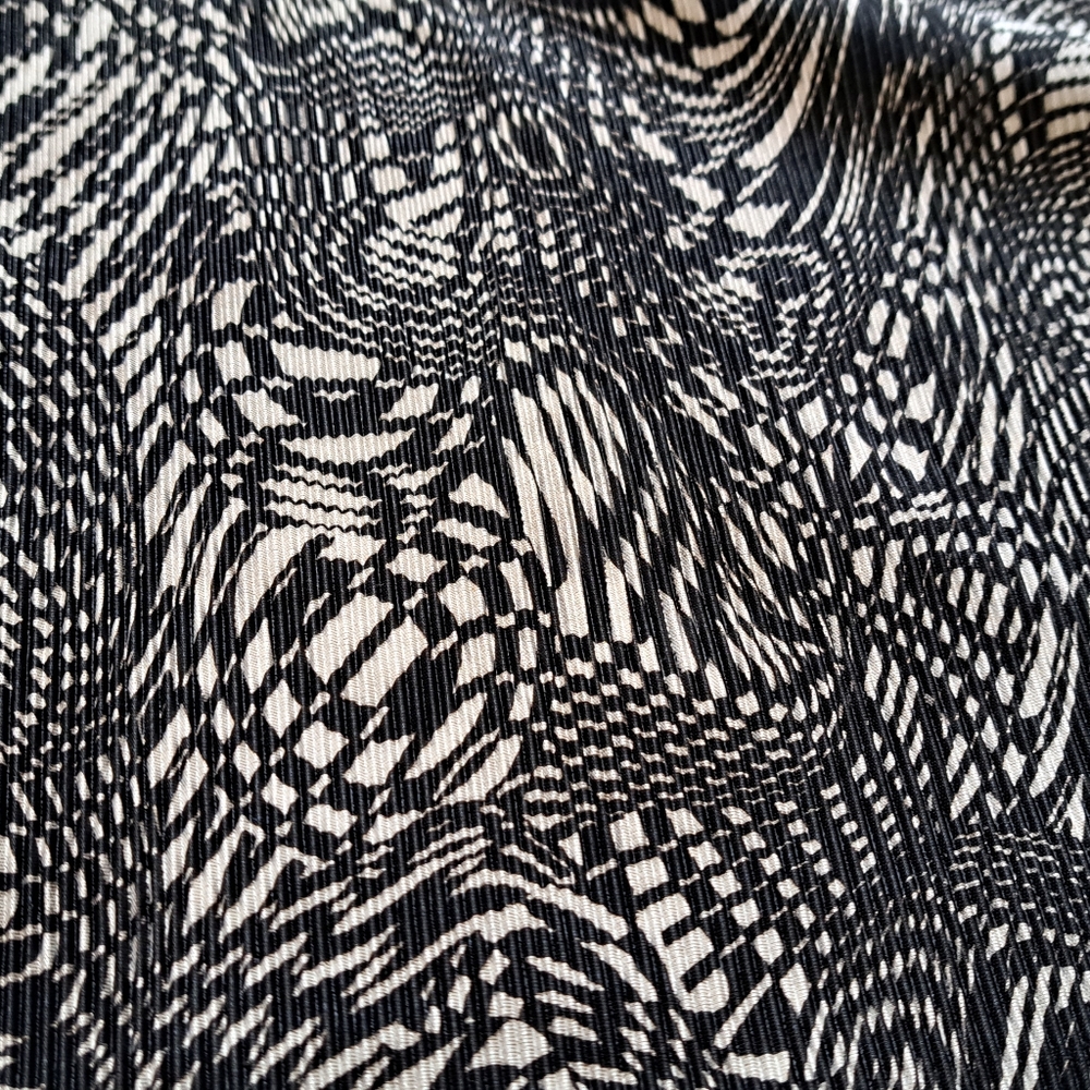 Sleeveless Top. Geometric Pattern. Size L - image 3